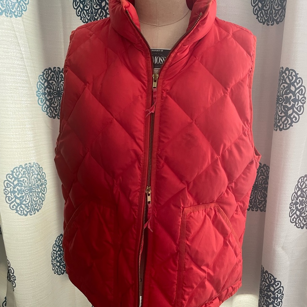 100% to CHARITY J CREW XL RED PUFFER VEST w/DOUBLE ZIPPER